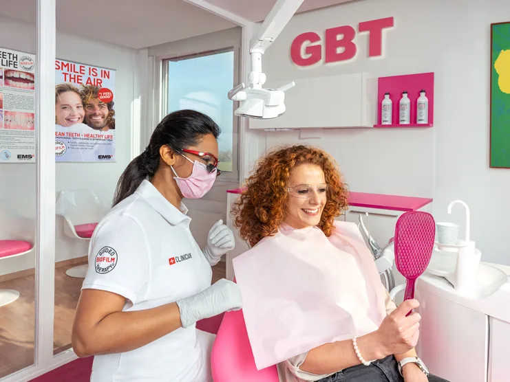 EMS Airflow guided biofilm therapy
